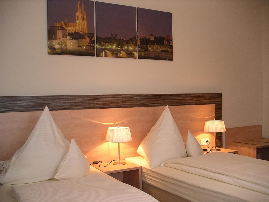 Gastehaus Der Katholischen Akademie Hotel Regensburg Room photo